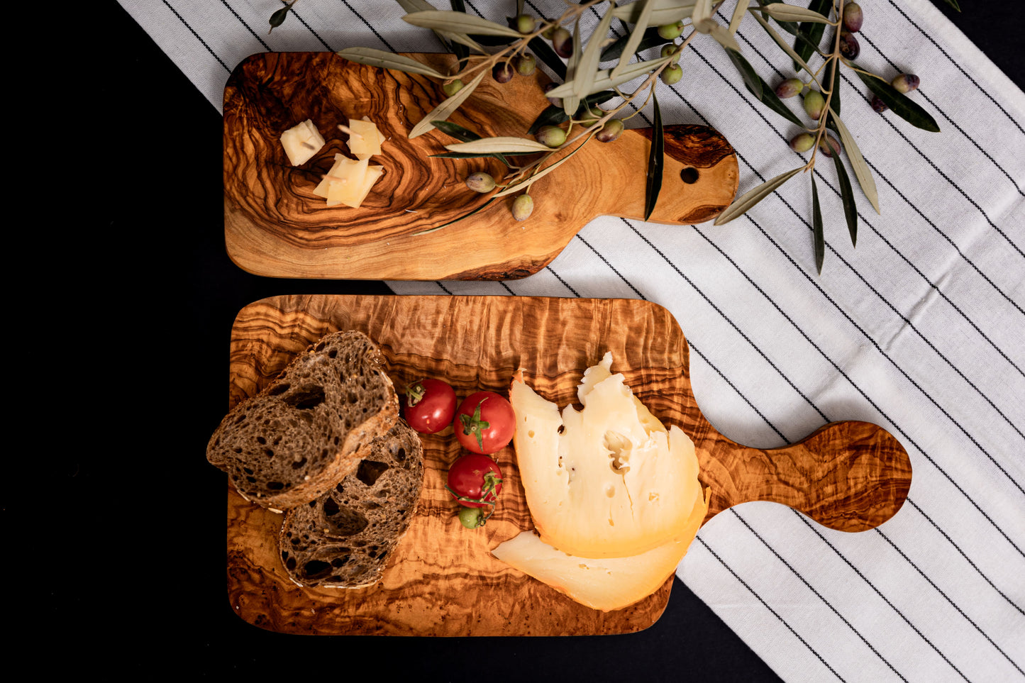 Pack of 2 olivewood serving boards