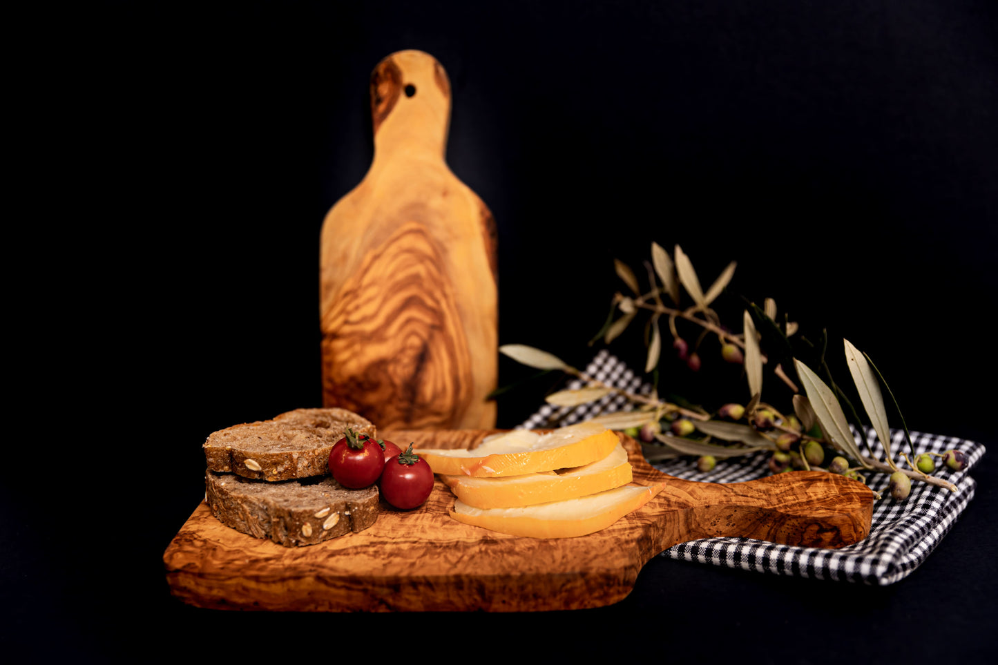 Pack of 2 olivewood serving boards